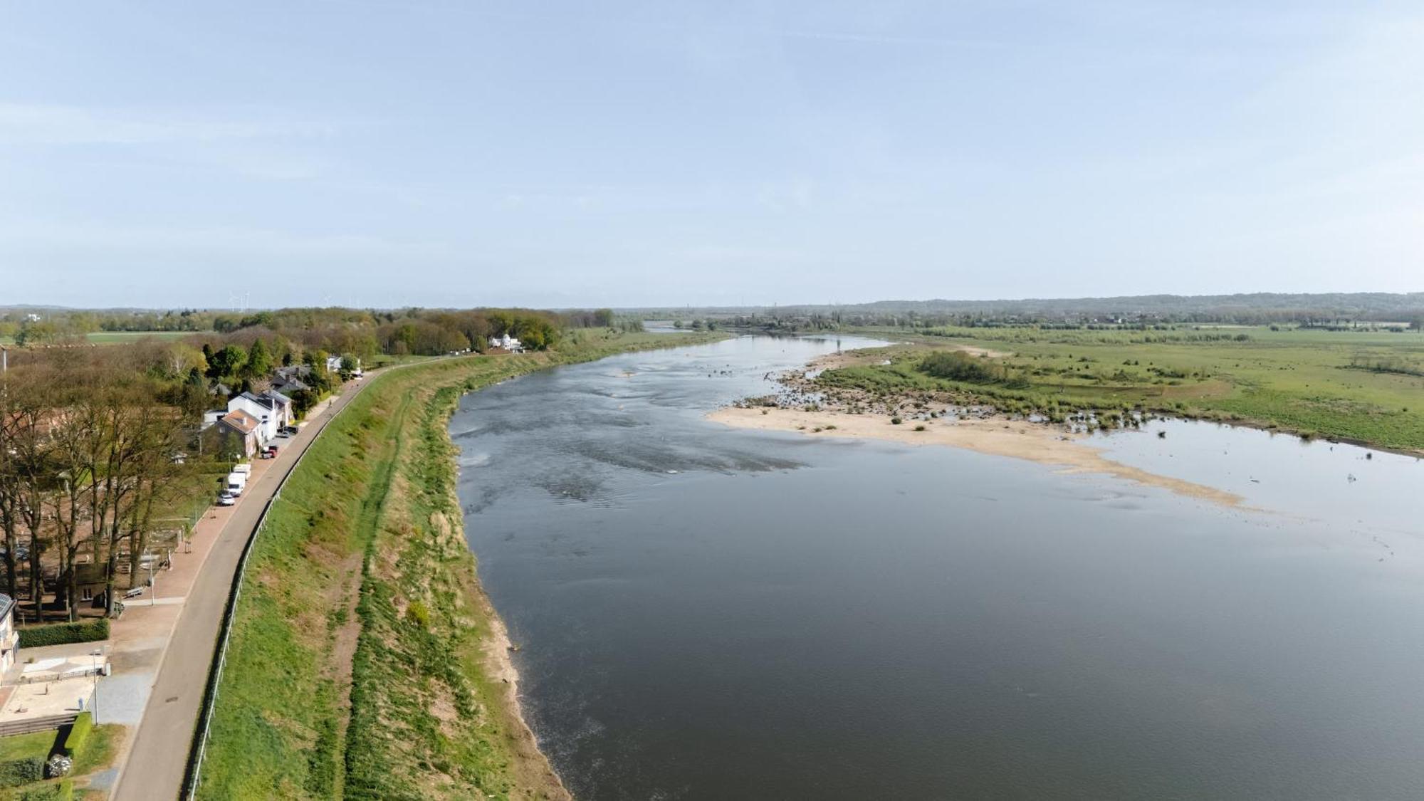 Maas Suites Lanaken Bagian luar foto